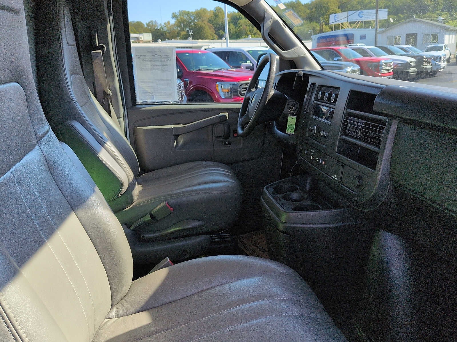 2025 Chevrolet Express Cargo WT