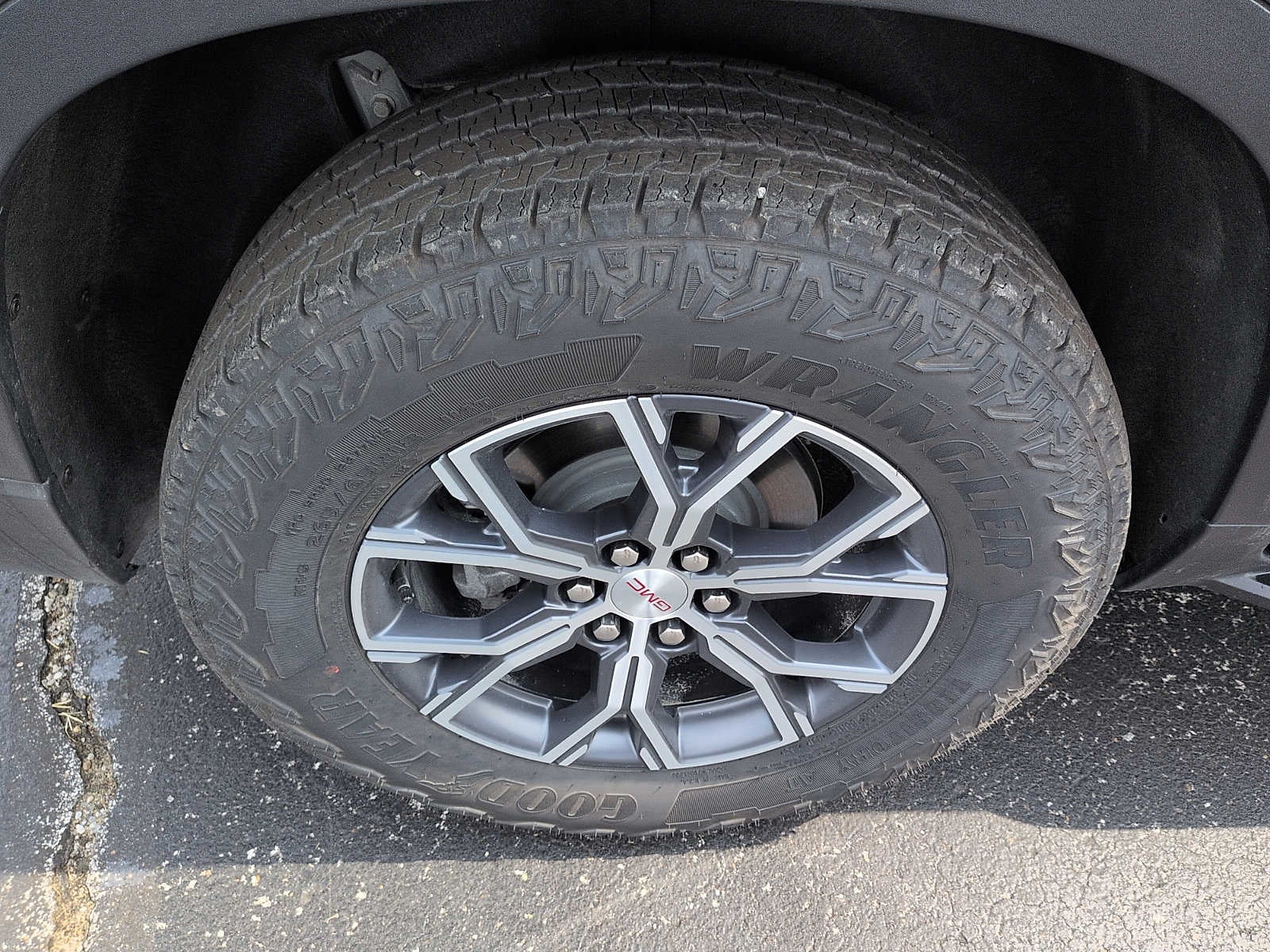 2026 GMC Acadia AT4