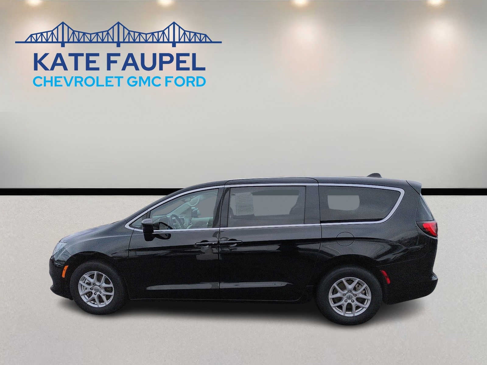 2024 Chrysler Voyager LX