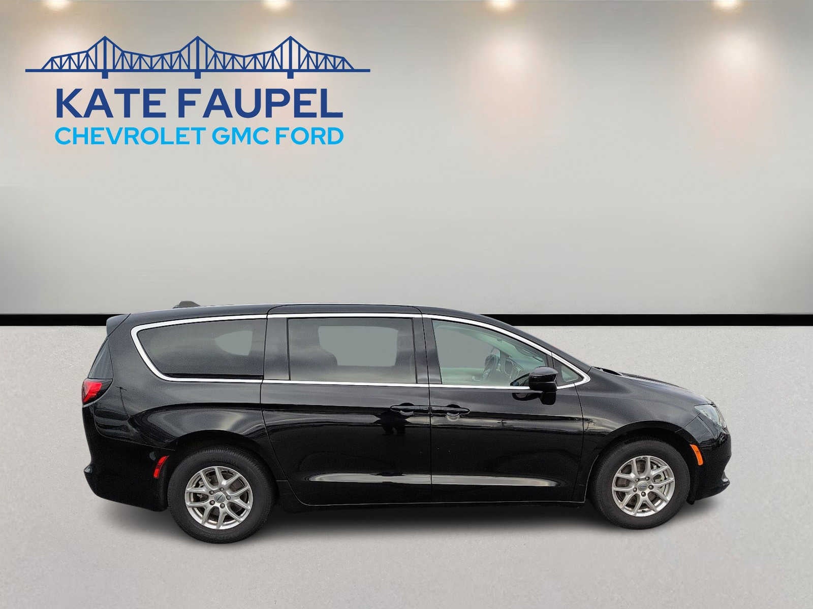2024 Chrysler Voyager LX