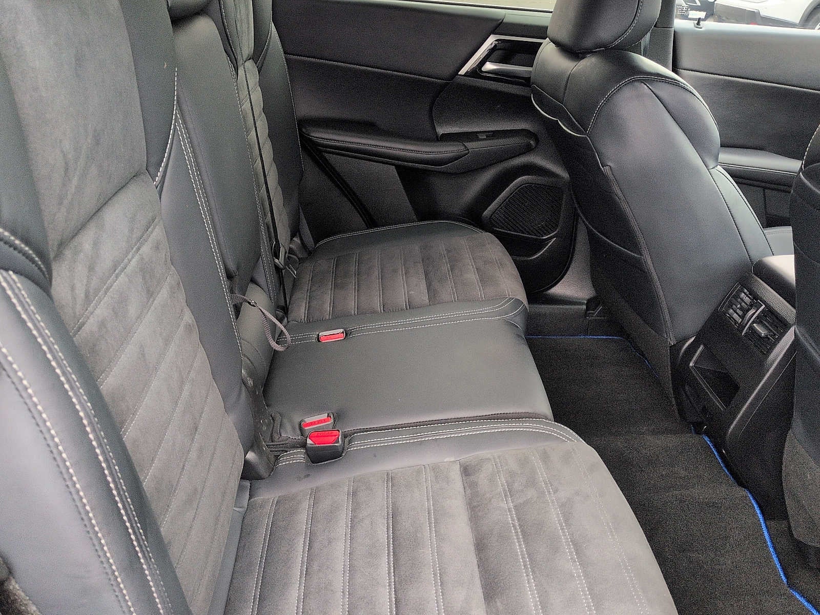 2024 Mitsubishi Outlander Plug-In Hybrid SE