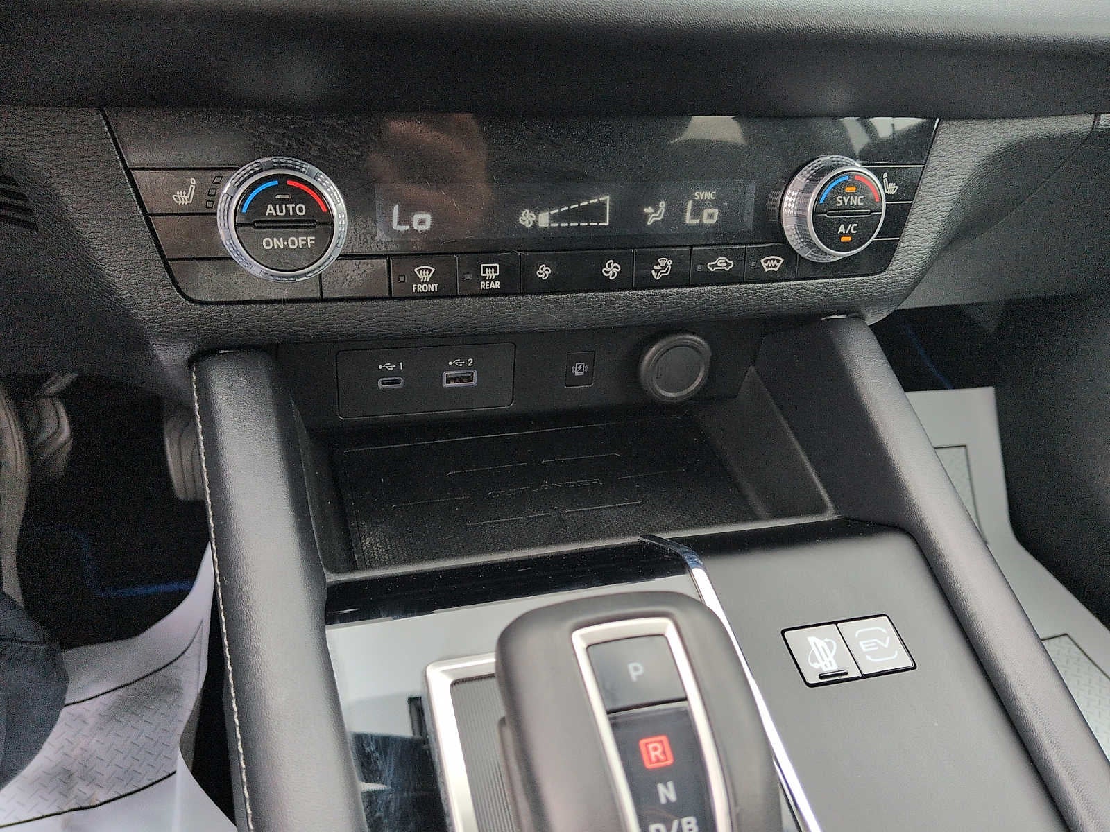 2024 Mitsubishi Outlander Plug-In Hybrid SE