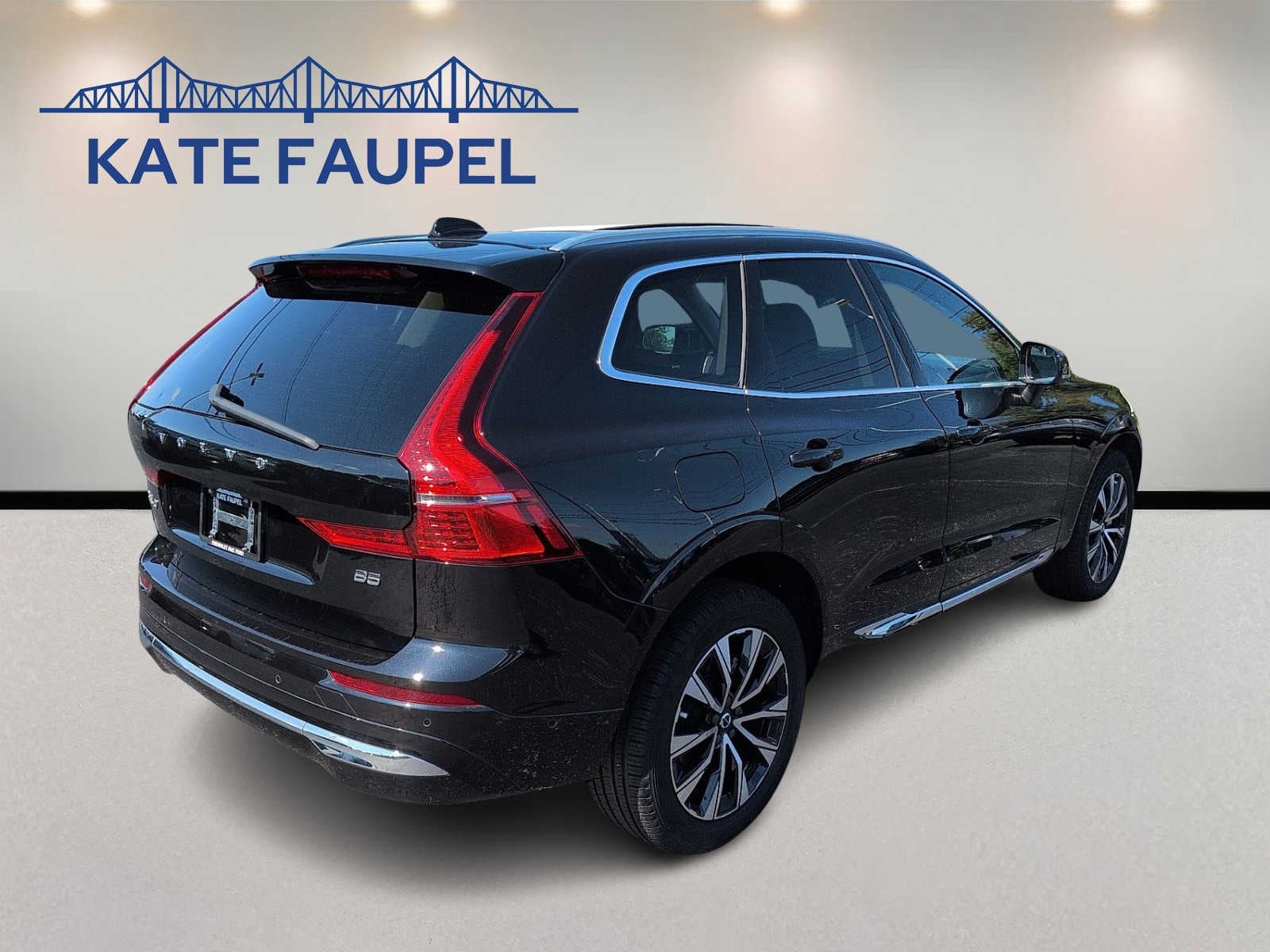 2023 Volvo XC60 Plus Bright Theme