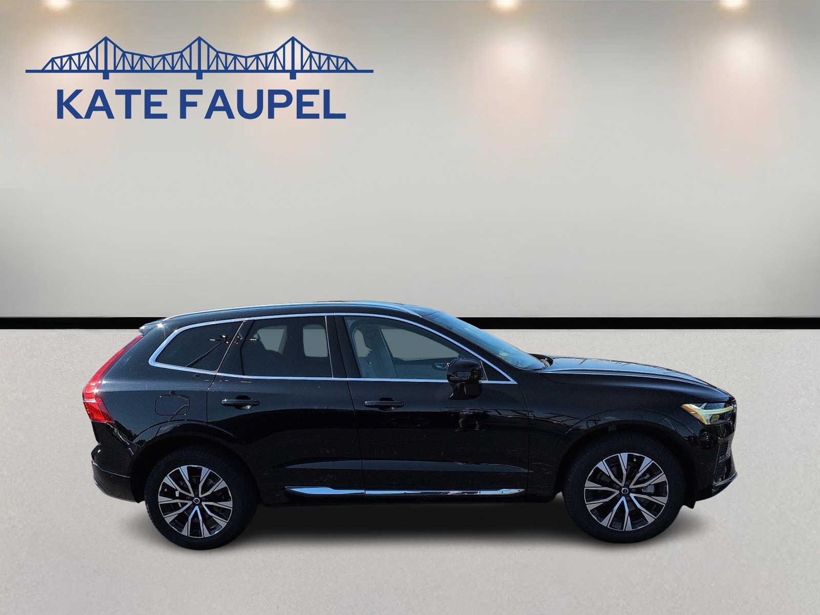 2023 Volvo XC60 Plus Bright Theme